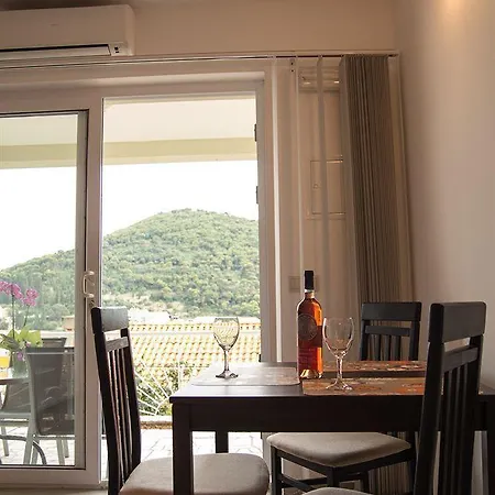 아파트먼트 맨디 *