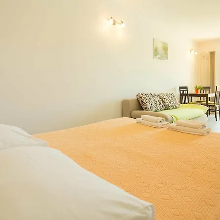 아파트먼트 맨디 *